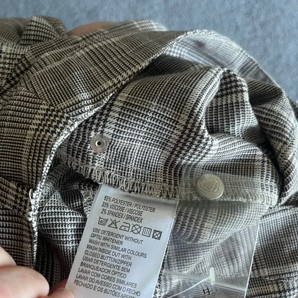 Daily Sports Brown and White Checkered golf pants. New without tags - Picture 5 of 5